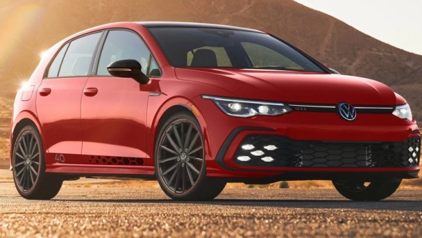 Foto - Tarihin en çok satan otomobilleri! Mercedes, BMW, Audi, Tesla, Volkswagen, Ford, Fiat dona kaldı... Zirvedeki araç bomba