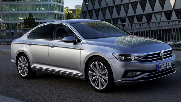 Foto - Tarihin en çok satan otomobilleri! Mercedes, BMW, Audi, Tesla, Volkswagen, Ford, Fiat dona kaldı... Zirvedeki araç bomba