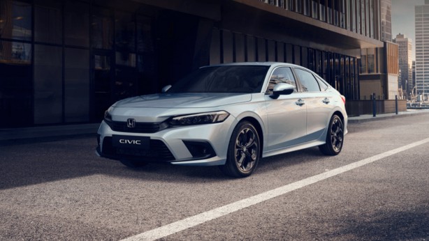 Foto - Tarihin en çok satan otomobilleri! Mercedes, BMW, Audi, Tesla, Volkswagen, Ford, Fiat dona kaldı... Zirvedeki araç bomba