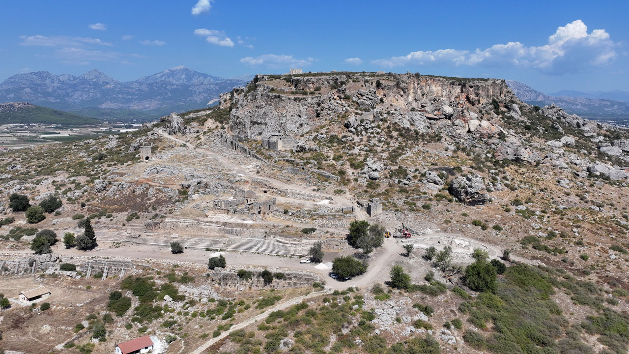 Foto - Tarihin önemli simgesiydi! Menodora’nın mezarı Sillyon’da bulundu