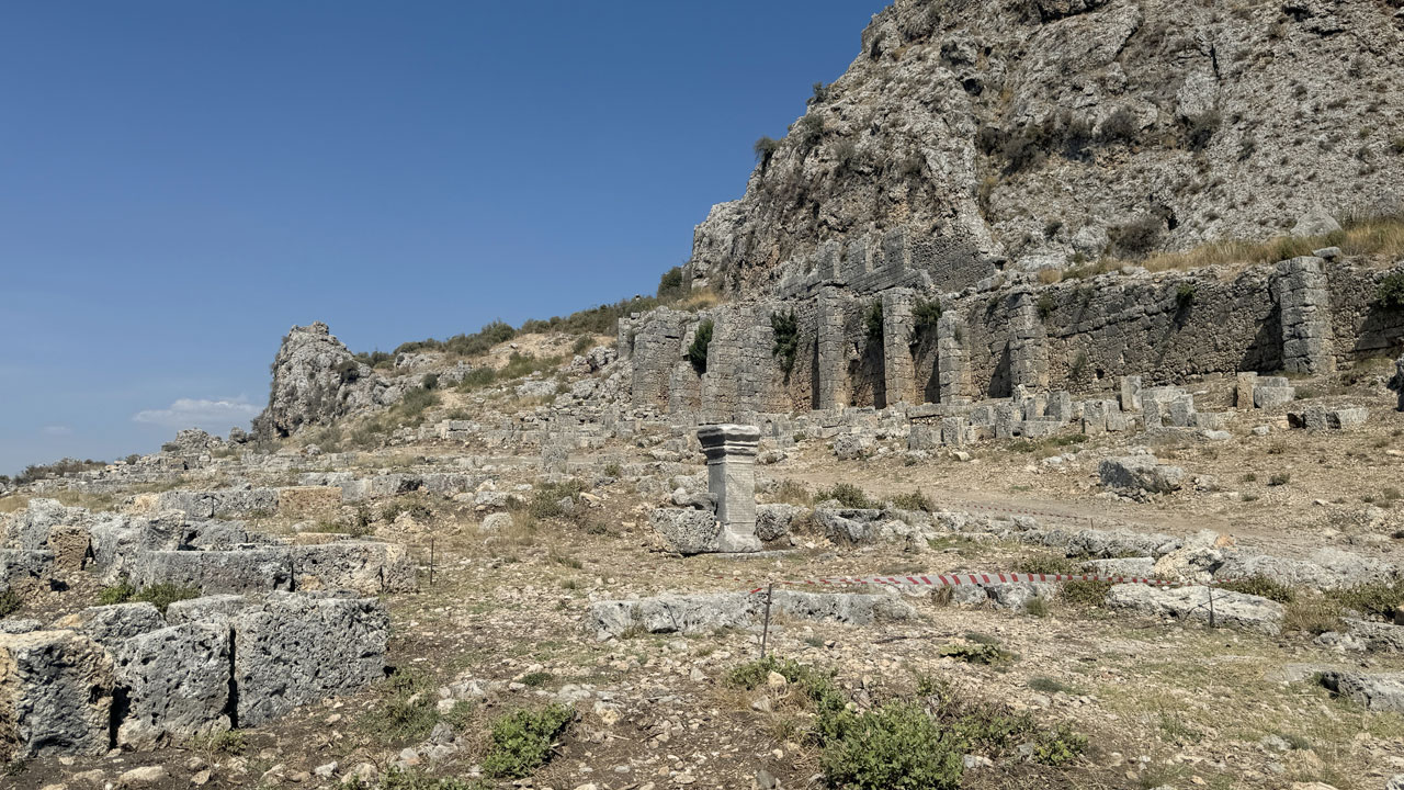 Tarihin önemli simgesiydi! Menodora’nın mezarı Sillyon’da bulundu