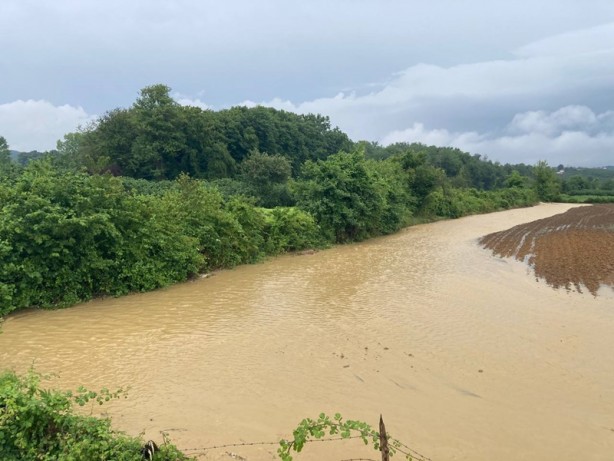 Foto - Tarım arazilerini ve evleri su bastı