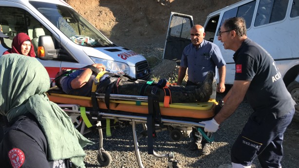 Foto - Tarım işçilerini taşıyan minibüs kaza yaptı! Ortalık savaş alanına döndü