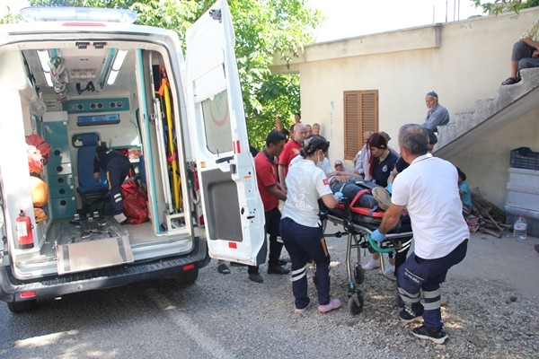 Foto - Tarım işçilerini taşıyan minibüs kaza yaptı: Çok sayıda yaralı var