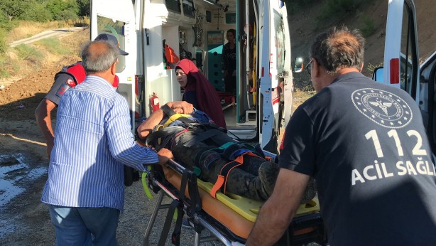 Foto - Tarım işçilerini taşıyan minibüs kaza yaptı! Ortalık savaş alanına döndü
