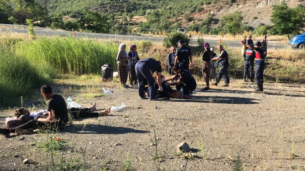 Foto - Tarım işçilerini taşıyan minibüs kaza yaptı! Ortalık savaş alanına döndü