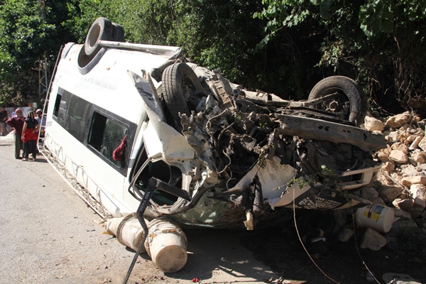 Foto - Tarım işçilerini taşıyan minibüs kaza yaptı: Çok sayıda yaralı var