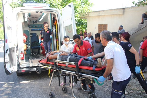 Foto - Tarım işçilerini taşıyan minibüs kaza yaptı: Çok sayıda yaralı var