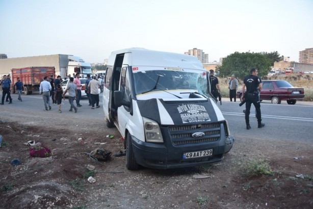 Foto - Tarım işçilerini taşıyan minibüs tırla çarpıştı: 21 yaralı