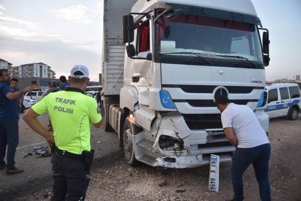 Foto - Tarım işçilerini taşıyan minibüs tırla çarpıştı: 21 yaralı