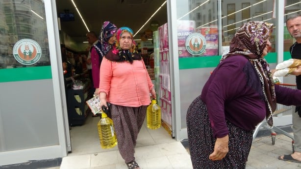 Foto - İndirime akın başladı! Bebeği ile Tarım Kredi’ye gelen genç kadın isyan etti: Bu böyle gitmez