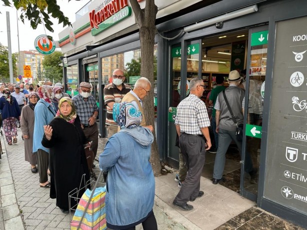 Foto - İndirime akın başladı! Bebeği ile Tarım Kredi’ye gelen genç kadın isyan etti: Bu böyle gitmez