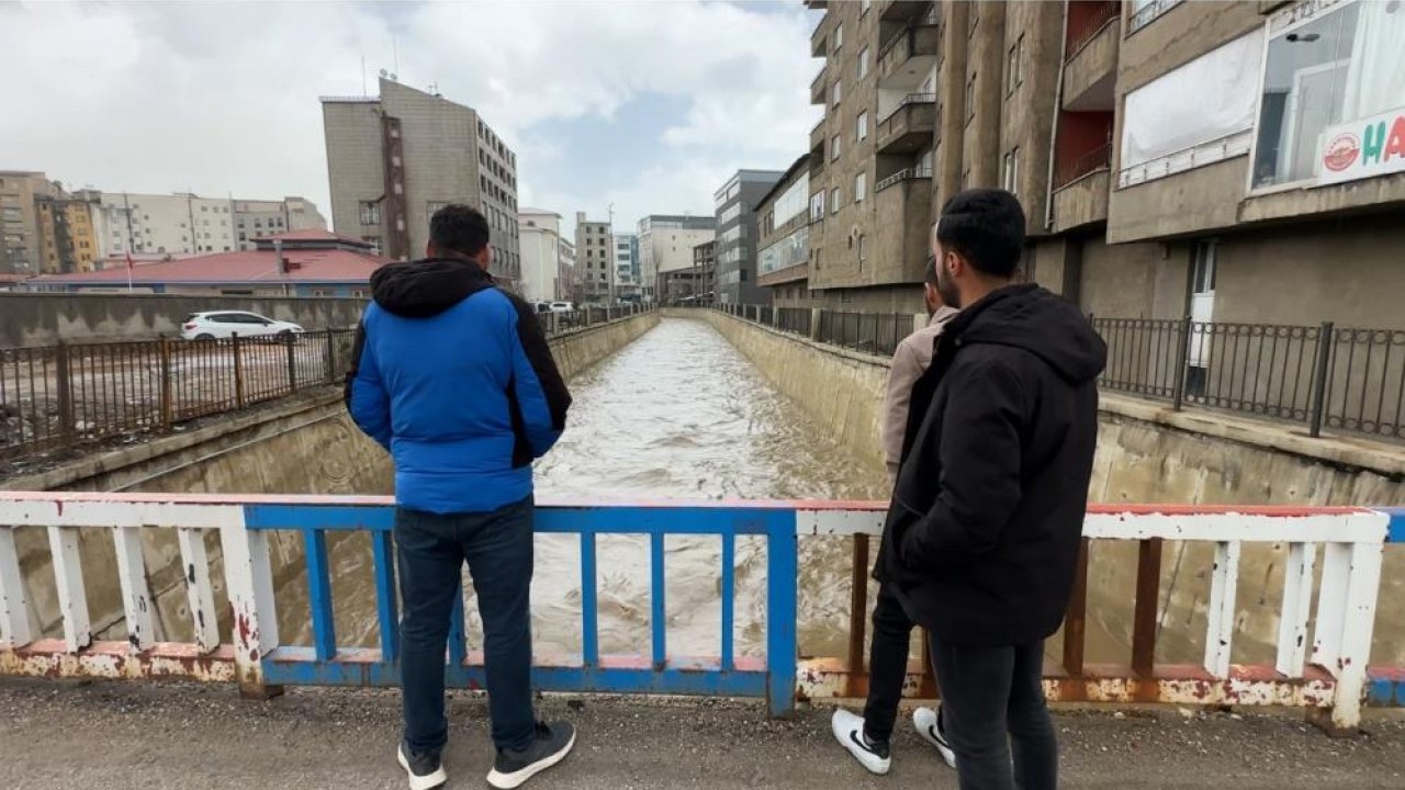 Tarım üreticisine umut oldu Yüksekova'da 10 yıl sonra gelen bereket taşkını