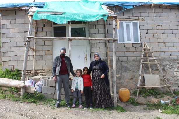 Foto - Tarım ve Orman Bakanı Bekir Pakdemirli, terör mağduru annenin inek talebini yerine getirdi