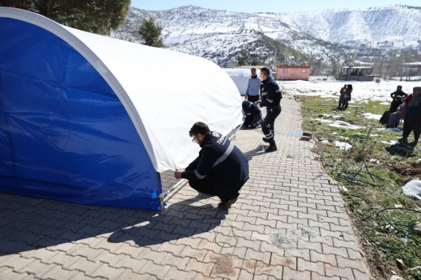 Foto - Tarım ve Orman Bakanlığınca deprem bölgesinde hayvan çadırı, yem ve mama dağıtımı