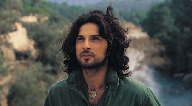 Foto - Eşinle gezme, ailenden bahsetme denen şarkıcı Mirkelam söylenenleri yapmayınca başına bakın ne geldi! Harbiden skandal