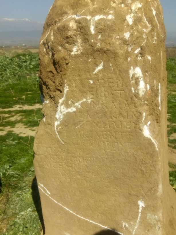 Foto - Tarla süren çiftçinin pulluğuna takıldı!