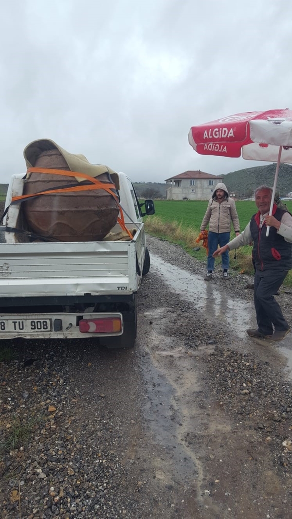 Foto - Tarla sürerken buldu! Tam 250 kilo ağırlığında