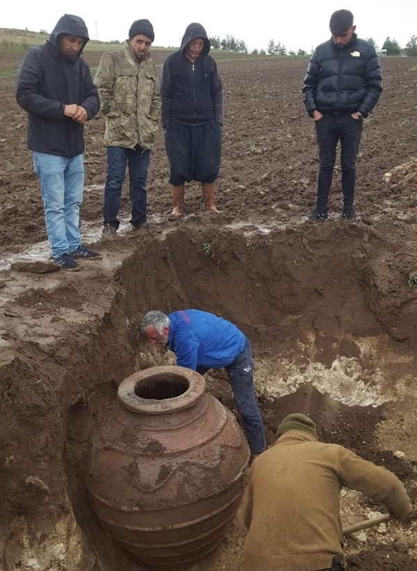 Foto - Tarla sürerken buldu! Tam 250 kilo ağırlığında