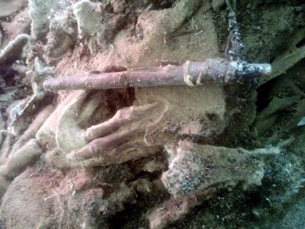 Foto - Tarla sürerken öyle bir şey buldular ki!