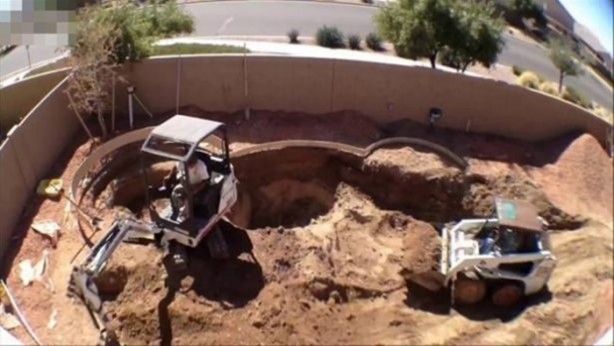 Foto - Tarla sürerken öyle bir şey buldular ki!