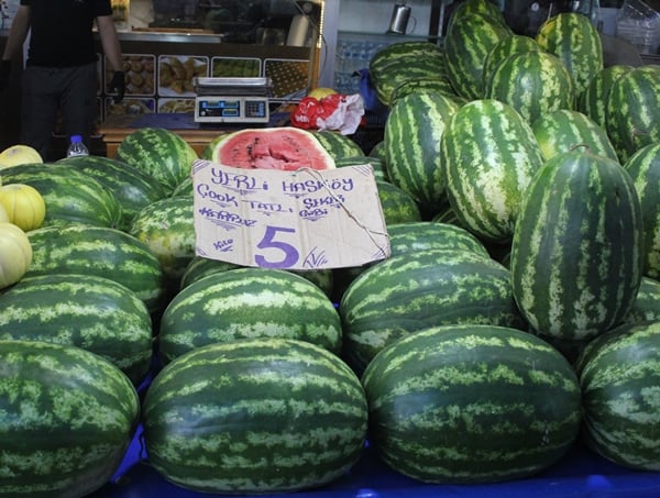 Foto - Tarlada 80 kuruşa kadar düştü... Tezgahta bakın kaç lira