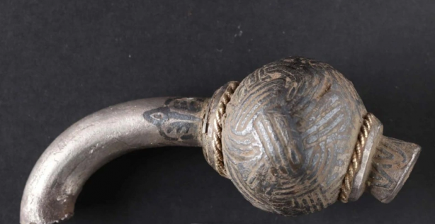 Foto - Tarlada buldu dünyayı salladı! Kazmayı vurdukça topraktan fışkırdı