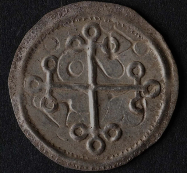 Foto - Tarlada buldu dünyayı salladı! Kazmayı vurdukça topraktan fışkırdı