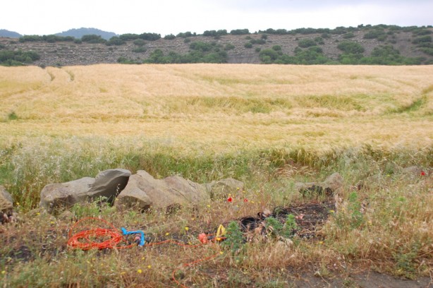 Foto - Tarlada şans eseri doğalgaz bulundu! Resmen fışkırıyor, insanlar evlerine poşetle gaz taşıyor