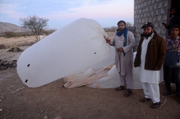 Foto - Tarlada şans eseri doğalgaz bulundu! Resmen fışkırıyor, insanlar evlerine poşetle gaz taşıyor