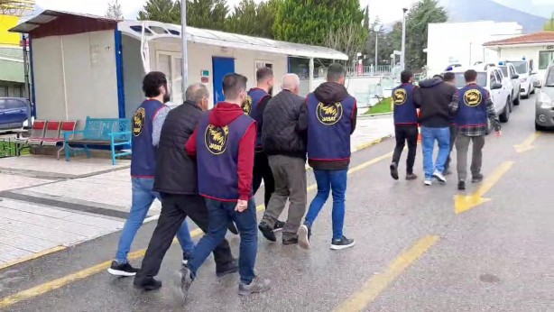 Foto - Tarlasında çalışıyordu! Küpü ve içindekini gören Denizlili çiftçi resmen büyüye kapıldı! İşte dedektifleri harekete geçiren tuzağın detayları