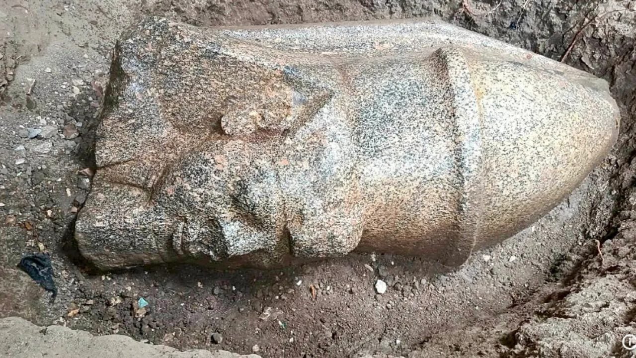 Foto - Tarih ayaklarının altından çıktı: Tarlasını kazınca bulduğu şaşırttı!