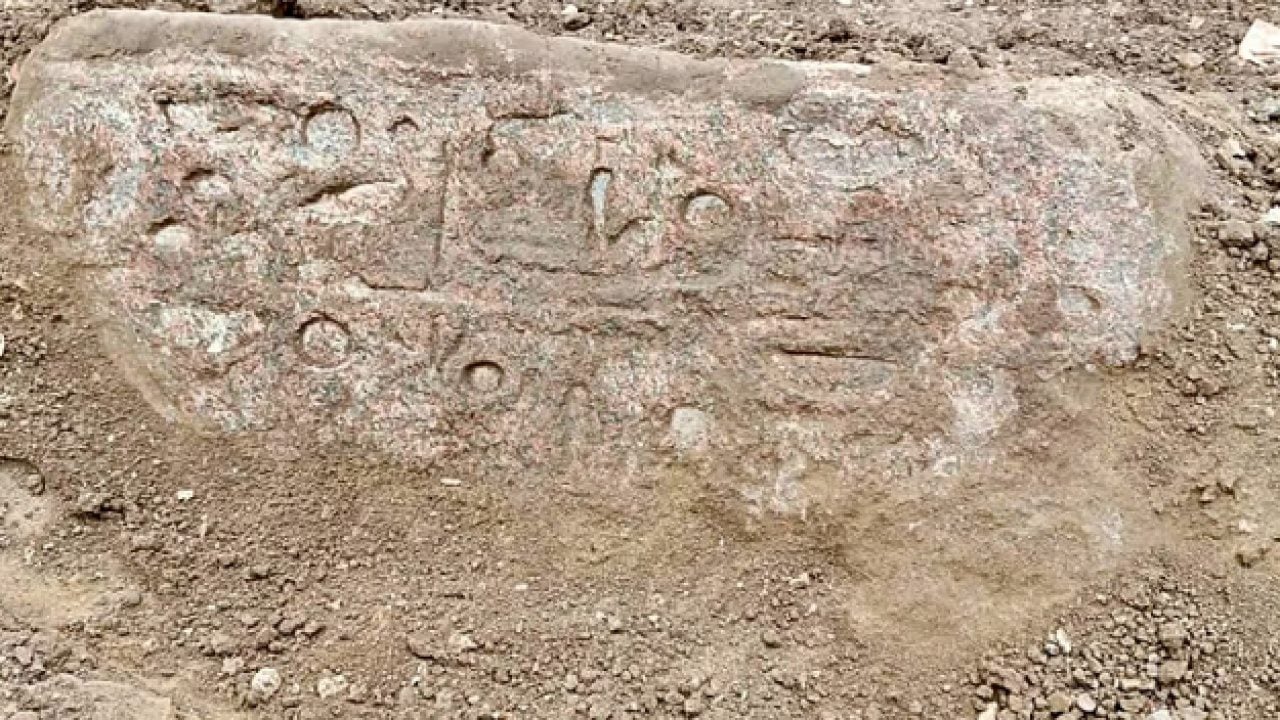Foto - Tarih ayaklarının altından çıktı: Tarlasını kazınca bulduğu şaşırttı!