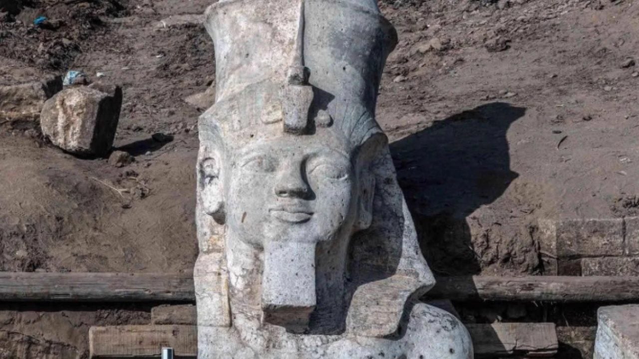 Tarlasını kazınca hayatını şokunu yaşadı! Tarihi keşfe tanıklık etti.