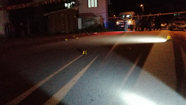 Foto - Tartışma bıçaklı, silahlı kavgaya dönüştü: 1'i polis 5 yaralı