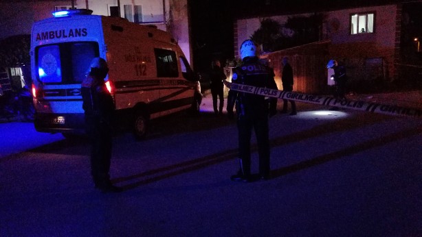 Foto - Tartışma bıçaklı, silahlı kavgaya dönüştü: 1'i polis 5 yaralı