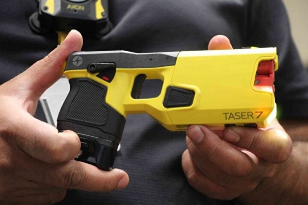 Foto - TASER-7 Türkiye'de! Öldürmeden etkisiz hale getiriyor