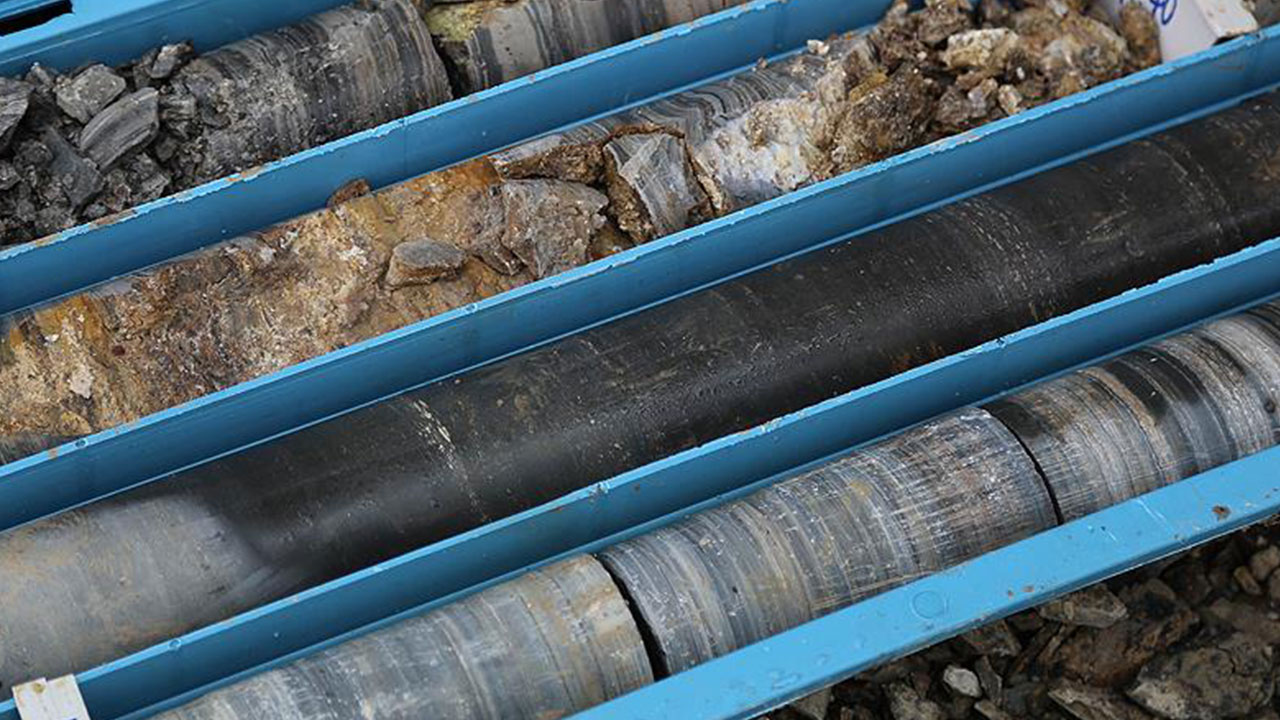 Foto - Taştan petrol çıktı! 1,3 milyar varillik rezerv keşfedildi