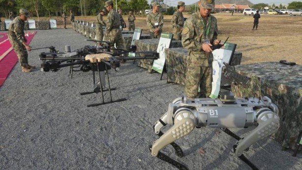 Tatbikatta ortaya çıktı! İşte Çin'in son model ölüm makinesi: 'Black Mirror' sahnesi gibi...