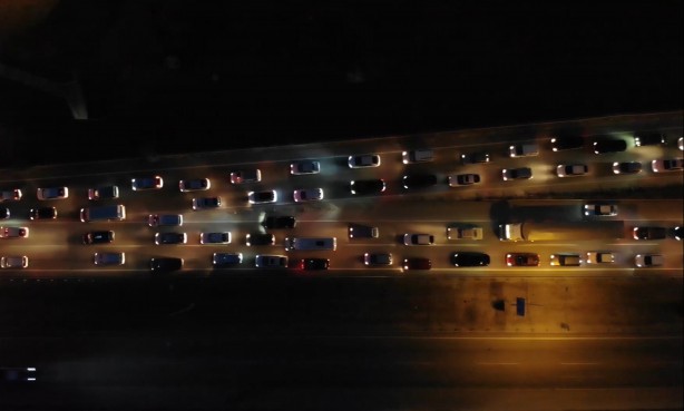 Tatil dönüşü çile! Kilit noktalarda trafik durdu