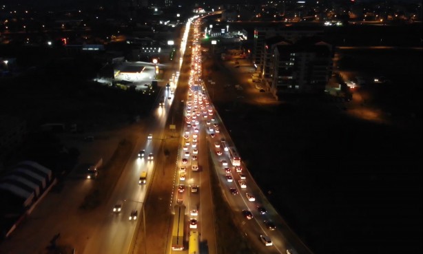 Foto - Tatil dönüşü çile! Kilit noktalarda trafik durdu