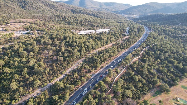 Foto - Tatilciler akın akın gidiyor! İşte oluşan araç yoğunluğu