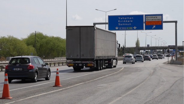 Foto - Tatilciler memleketlerine ulaştı! 43 ilin geçiş güzergahında yoğunluk azaldı