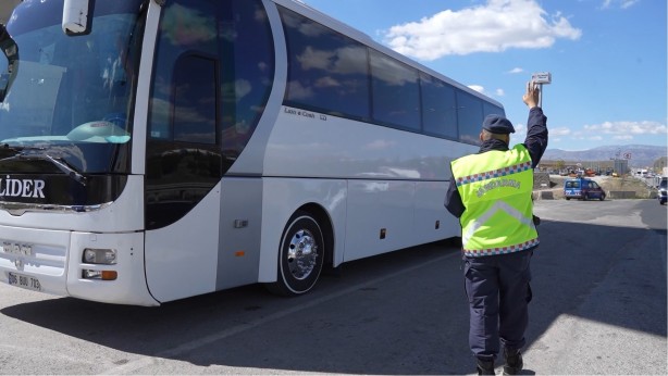 Foto - Tatilciler memleketlerine ulaştı! 43 ilin geçiş güzergahında yoğunluk azaldı
