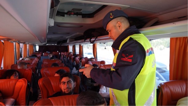 Foto - Tatilciler memleketlerine ulaştı! 43 ilin geçiş güzergahında yoğunluk azaldı
