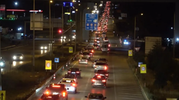 Foto - Tatilcilerin dönüşü başladı! İşte yollarda son durum