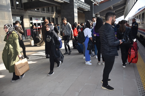 Foto - Tatilcilerin seyahat tercihi Doğu Ekspresi oldu