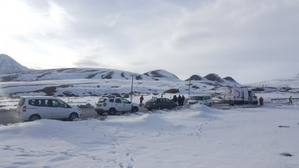 Foto - Tatvan'da düşen askeri helikopterin enkazı kaldırılıyor!