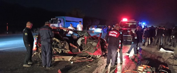 Tatvan'da zincirleme trafik kazası: 1 ölü, 4 yaralı