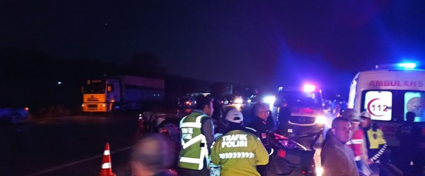 Foto - Tatvan'da zincirleme trafik kazası: 1 ölü, 4 yaralı